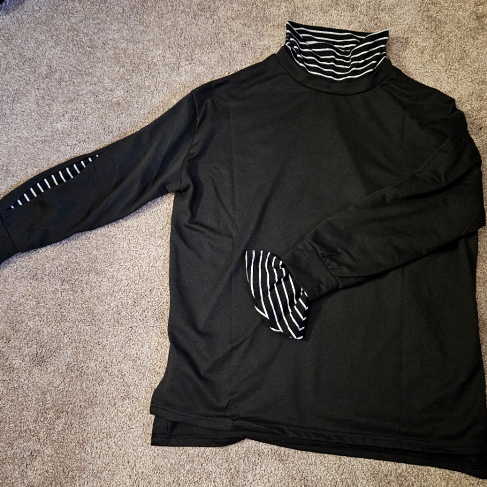 Very J Top Mock Turtleneck Ruffles At Wrist Cute Slit In Sleeves Size Small